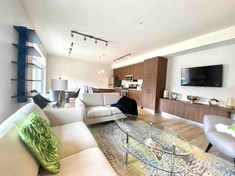 Brand New 3-Bedroom Condo in the Heart of Sidney - B&B Sidney