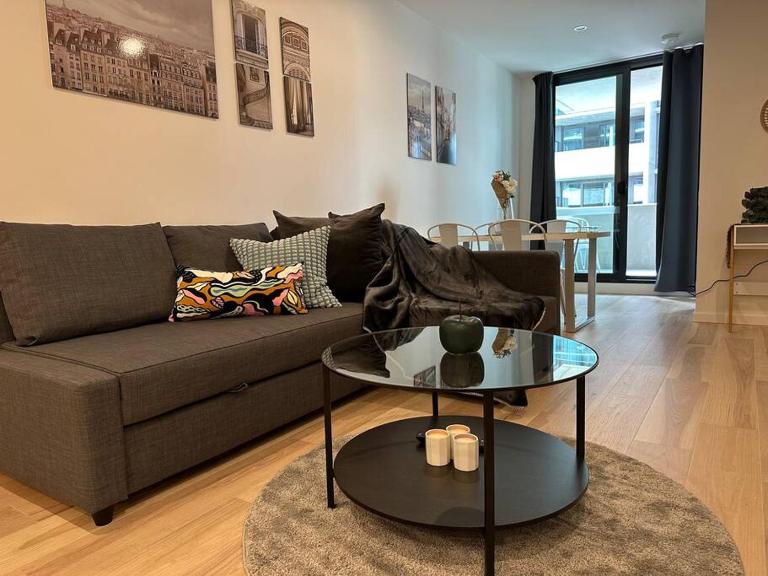 Comfy 1BR Apartment @Central City - Ferienwohnung Canberra