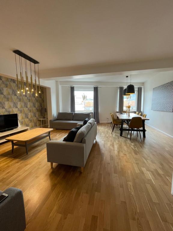 Boutique Apartments - Old Town 120m2 - Private Underground Parking - - B&B Breslavia