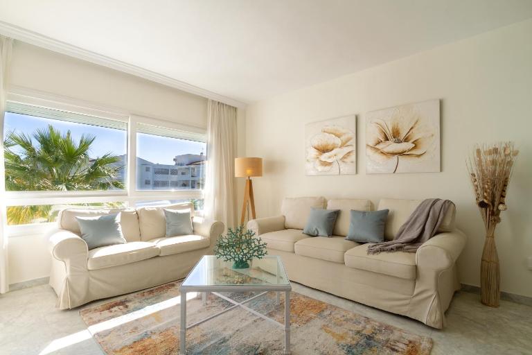 MARBELLA BANUS SUITES - Banus Playa Rocio Beachside Complex - B&B Marbella