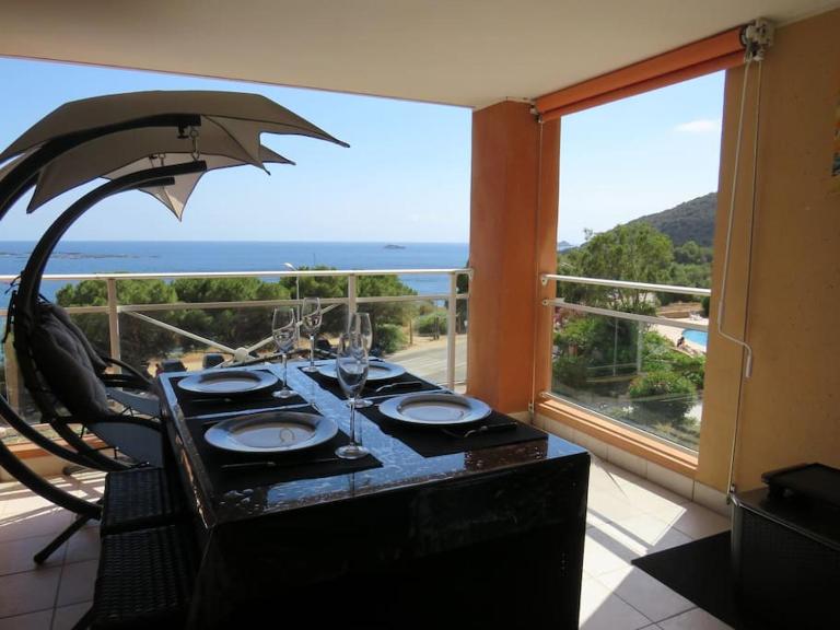 Bel app T2 en bord de Mer vue Sanquinaires piscine - B&B Ajaccio