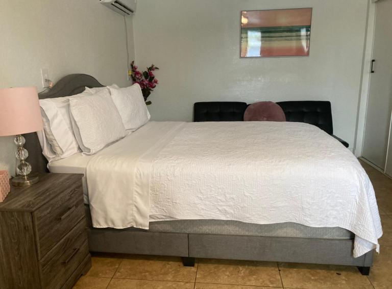 Cozy Studio - Apt 1 - Private Entrance - B&B Las Vegas