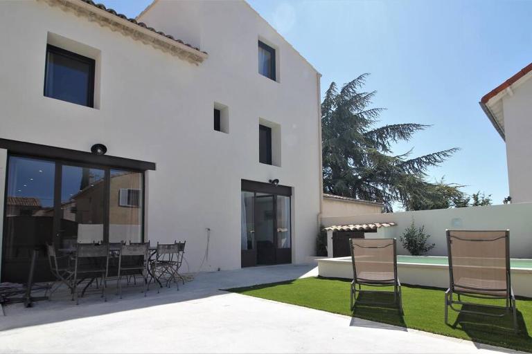 Maison de village 150 M2 au calme climatisée, piscine - B&B Rasteau