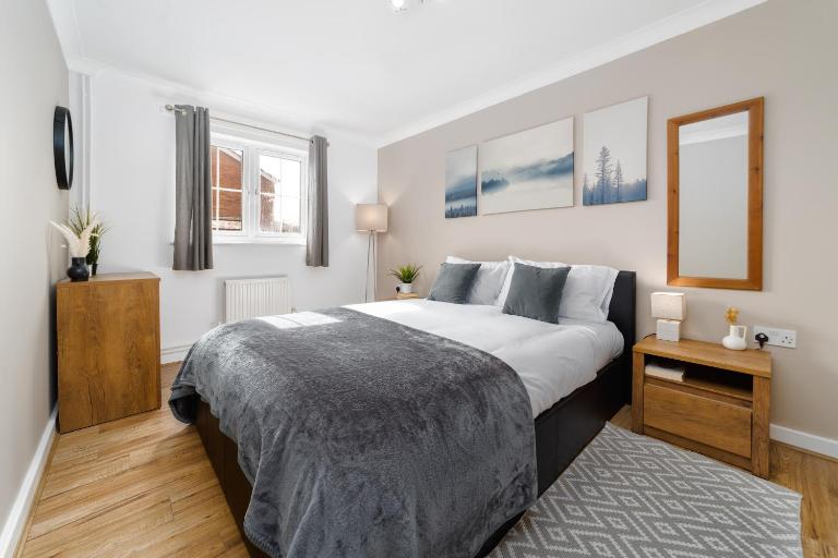 Charming 2BR Ground Floor Flat in Sholing, 11 Mins from City Centre - Recently Set Up with Love - B&B Southampton