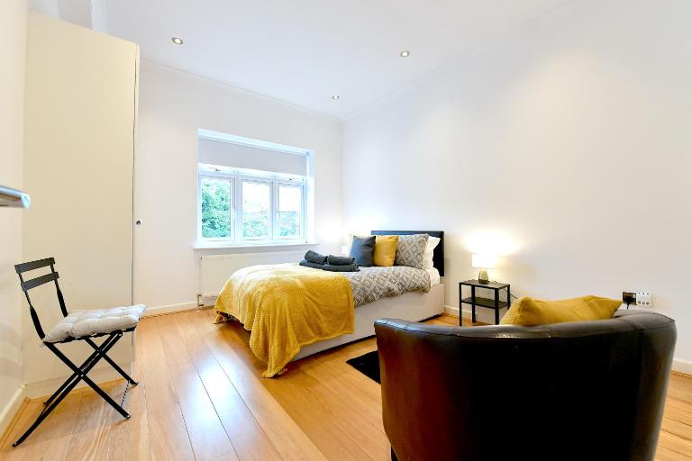 Hendon Escape Luxury Apartment with En-suite Bath - B&B Hendon
