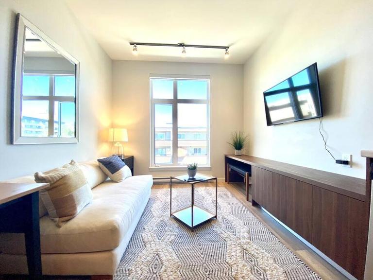Lovely Brand New Condo - B&B Sidney