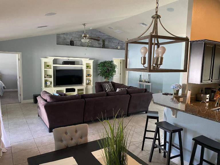 Gone Coastal! Large Heated pool home 30 min from beaches! - B&B North Port