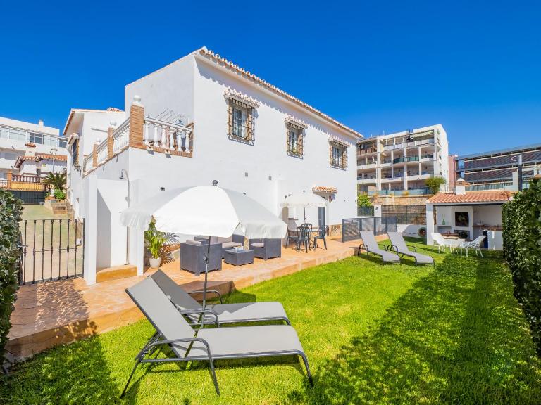 Cubo's Hostal William's Sunny 4 with Breakfast - B&B Torre de Benagalbón