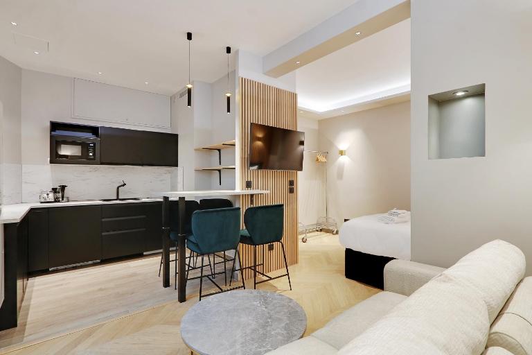 Pick A Flat's Apartment in Parc Monceau - Boulevard de Courcelles - B&B Parigi