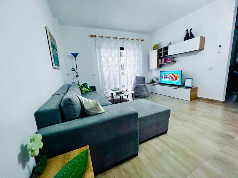 The Place Apartments 2, Qerret - Ferienwohnung Golem
