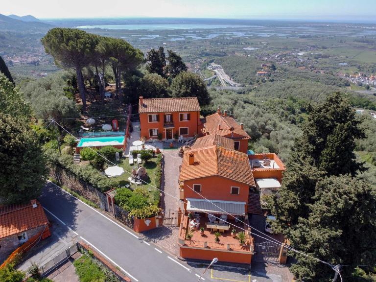 Casale Belvedere "L'Ulivo" e "La Terrazza" - Chambres d'hôtes Massarosa