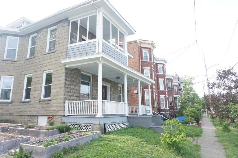 Charming Victorian Home In Historic District - B&B Newburgh