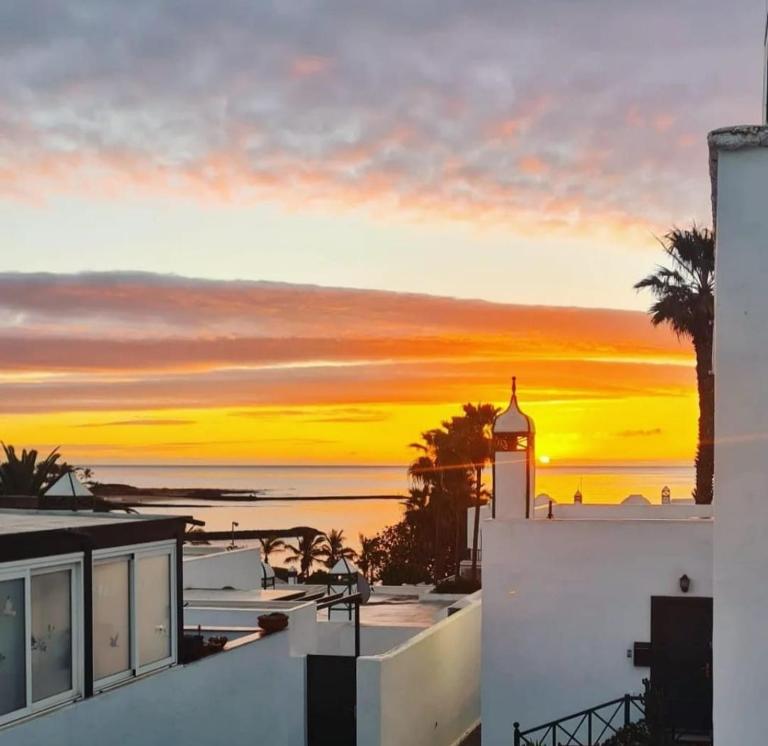 Cozy Waterman beach house - Bed and Breakfast Costa Teguise