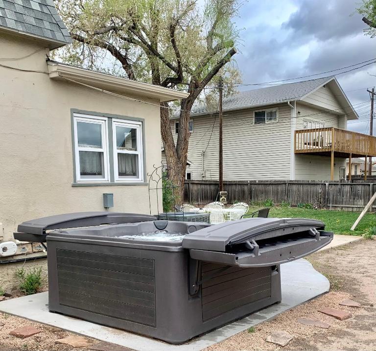 Garden City House with Hot Tub - B&B Colorado Springs
