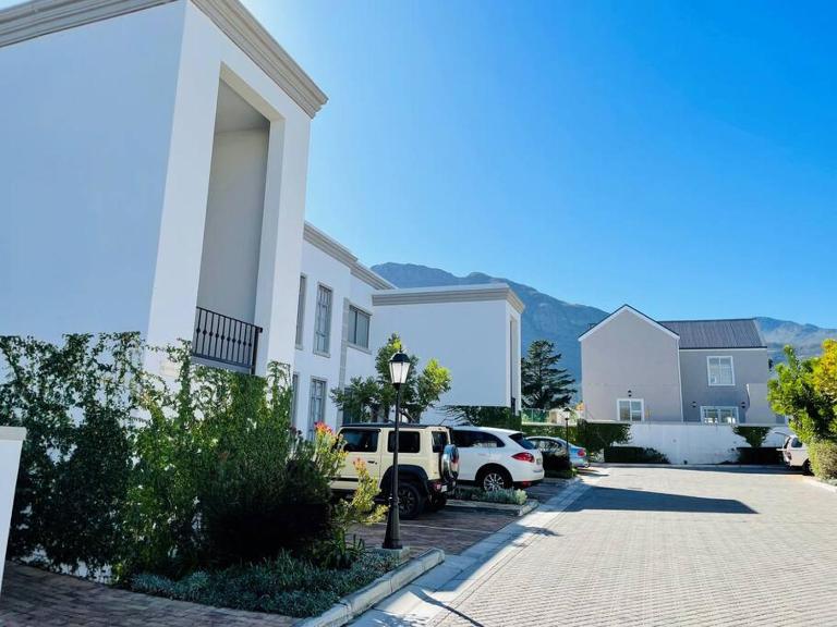 Spacious, Modern & Convenient - B&B Franschhoek