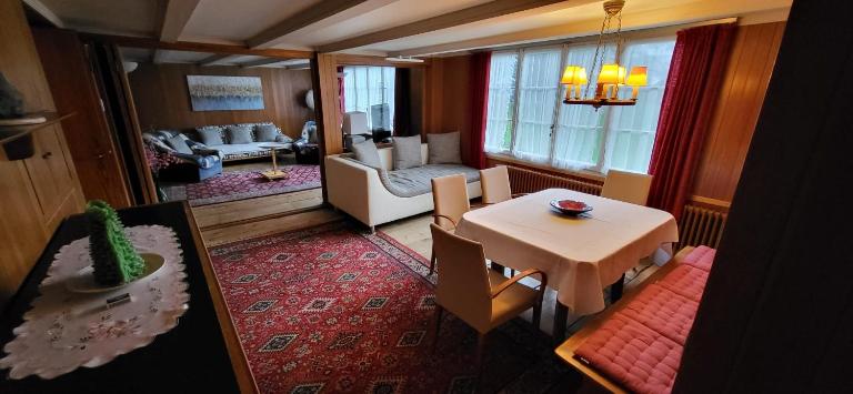 Cosy Traditional Swiss Chalet - B&B Wengen