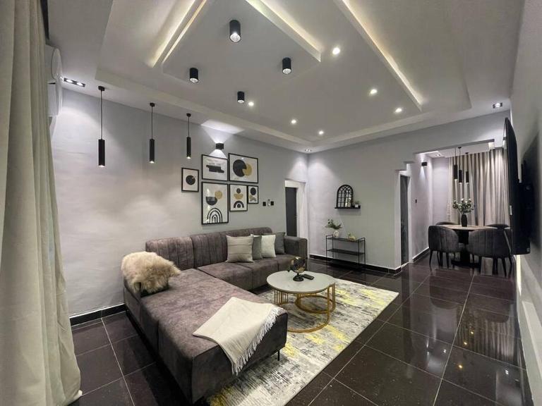 CN Homes Luxury furnished 2Bedroom 24hr electricity with BQ and PS5 Consoles - B&B Lagos