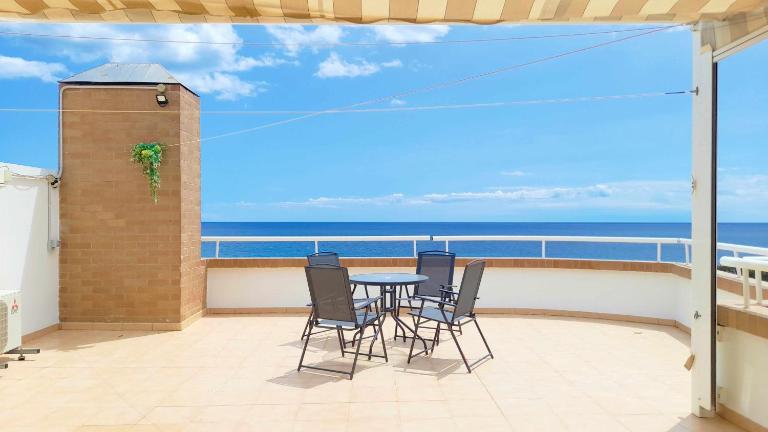 AyF FRONTAL AL MAR,TERRAZA DE 40M Y 3 HABITACIONES - B&B Oropesa del Mar
