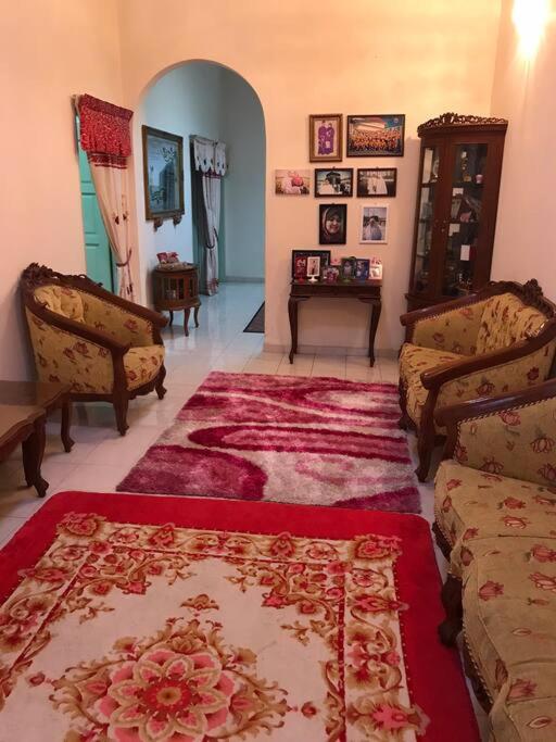 Hajjah Homestay Muar - Chambres d'hôtes Muar