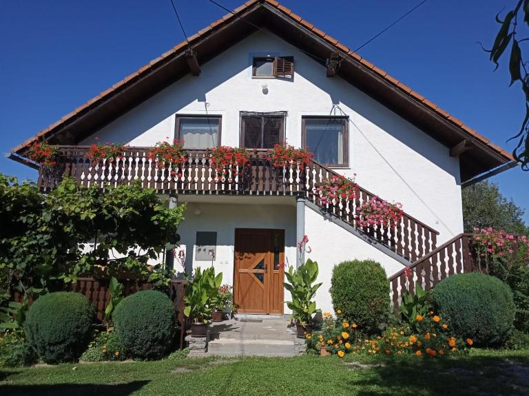 Apartman PLUM PLITVICE - Ferienwohnung Drežnik Grad