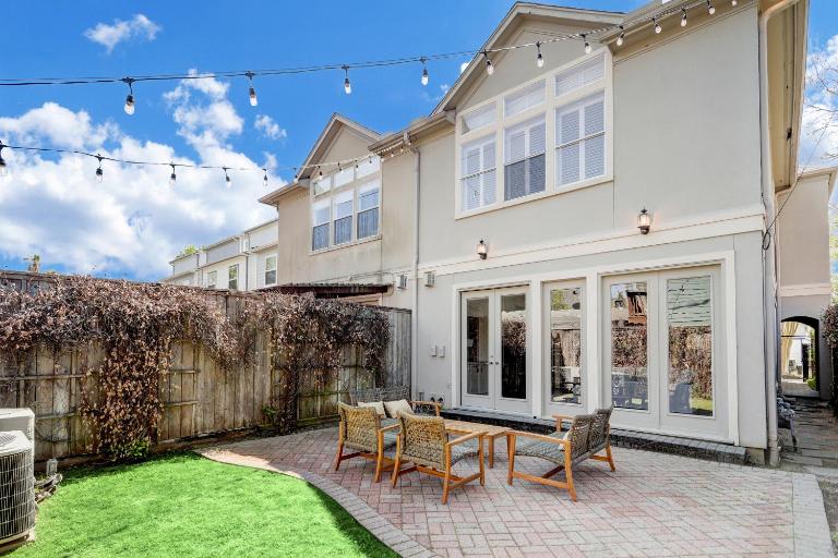 Spacious & Intimate Townhome near TMC/NRG Stadium/Rice Village - Ferienwohnung Houston