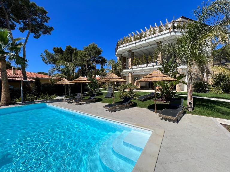 Suite Villa Domos & SPA - B&B Porto Pino