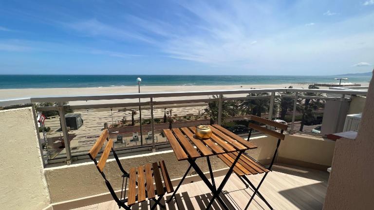 Appartement COSY, VUE MER avec Parking Privatif - Bed and Breakfast Canet-en-Roussillon