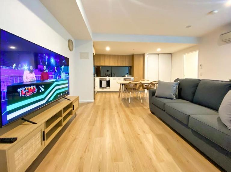 Beautiful 2BR Apt at Adelaide CBD with Pool-Gym-BBQ - Chambres d'hôtes Adélaïde