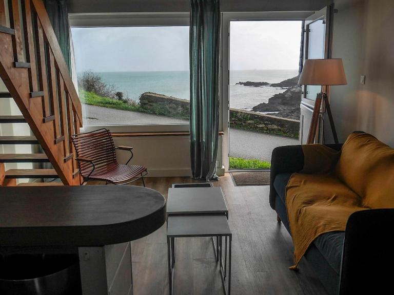 Appartement rénové face à la plage avec vue mer et WIFI - FR-1-418-214 - Bed and Breakfast Le Palais