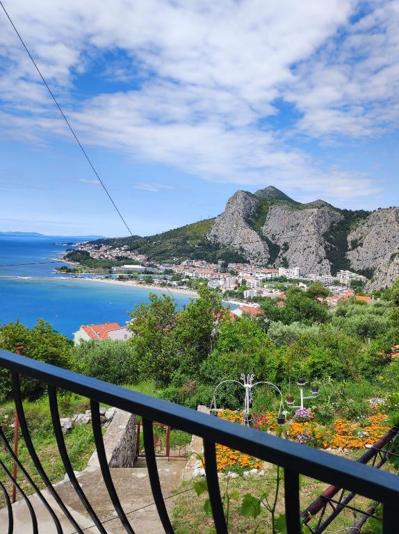Apartment Cera - B&B Omiš