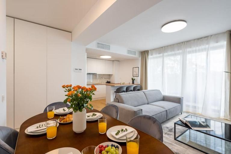 Luxurious Central New Penthouse + Parking - Chambres d'hôtes Bucarest