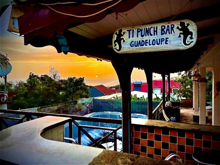 Kazabasté, escapade spa et jardin privatif - B&B Basse-Terre
