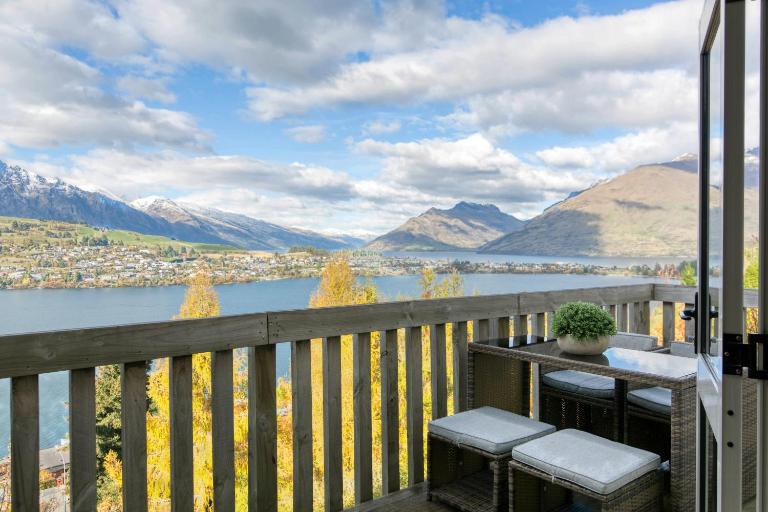 Lake & mountain view home in CBD - B&B Distretto di Queenstown