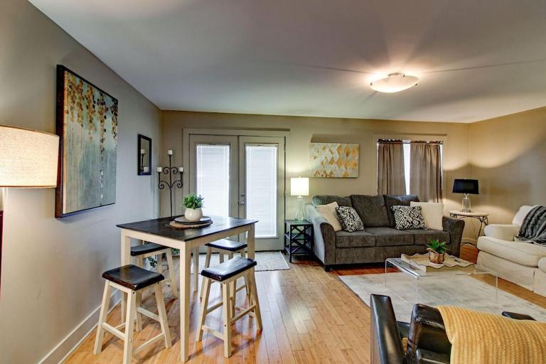 The Lofts of Downtown (540 N 2nd St, #106) - Bed and Breakfast Clarksville