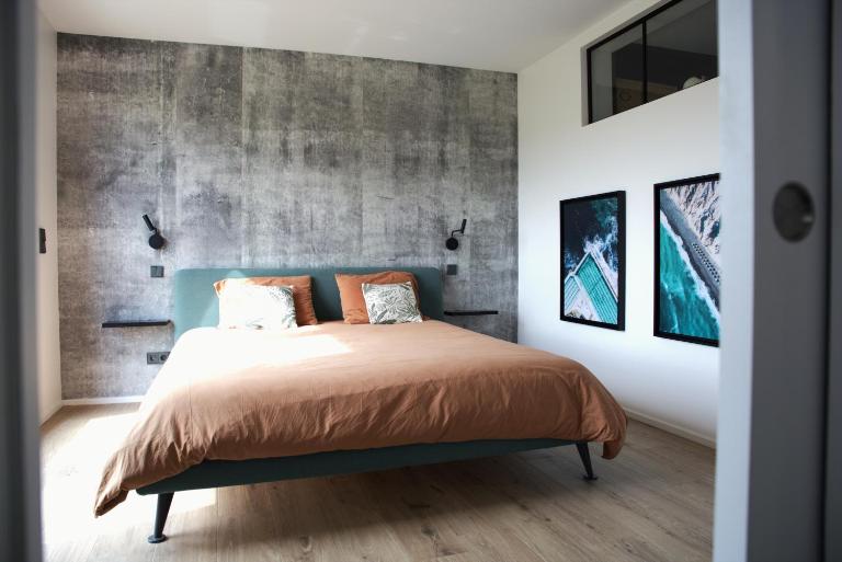 Peaceful Modern 2 BR Penthouse with nice view - Bed and Breakfast Hesperange