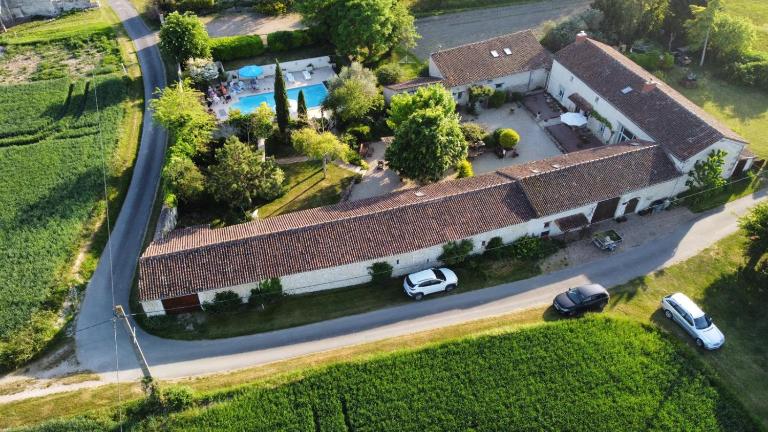 Les Coindries - Chambres d'hôtes Faye-la-Vineuse