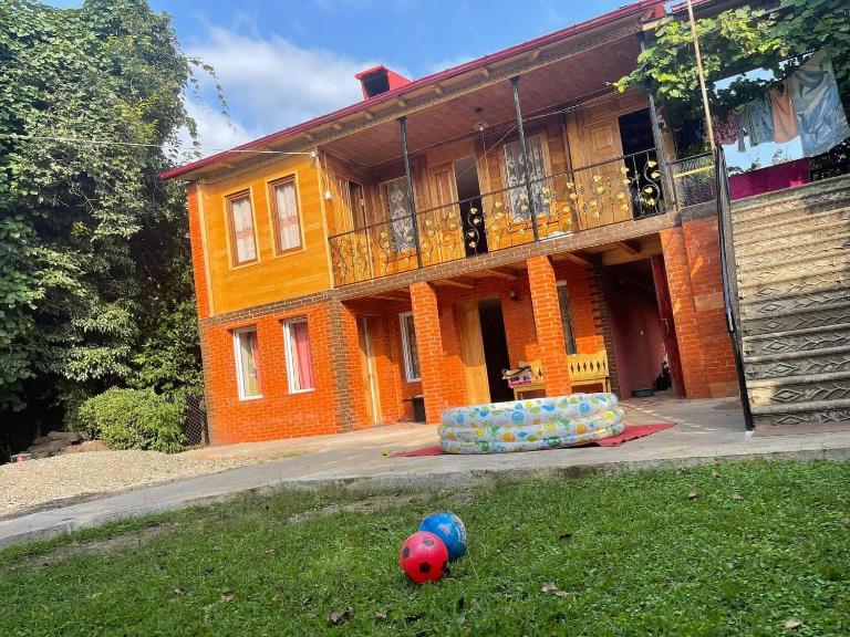 Mukhuri Center Guesthouse - Chambres d'hôtes Koq’o