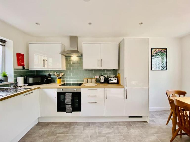 uSnooz - Cosy house, 2 bed, parking - B&B Hipperholme