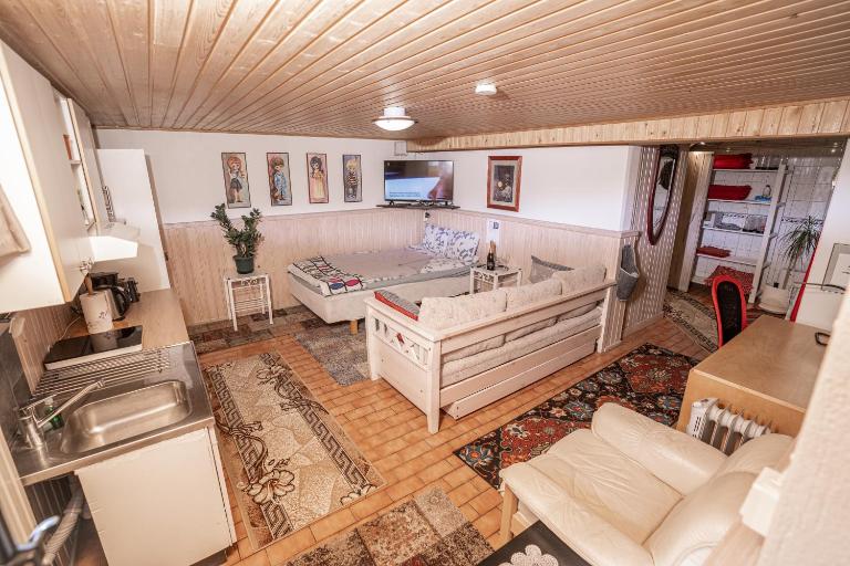 Mukava kellarihuoneisto jossa sauna ja poreallas - B&B Jakobstad