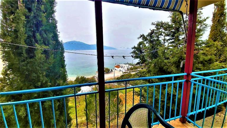Ramo's Cozy Beachside Haven with Panoramic Views - 3rd - Ferienwohnung Vlora