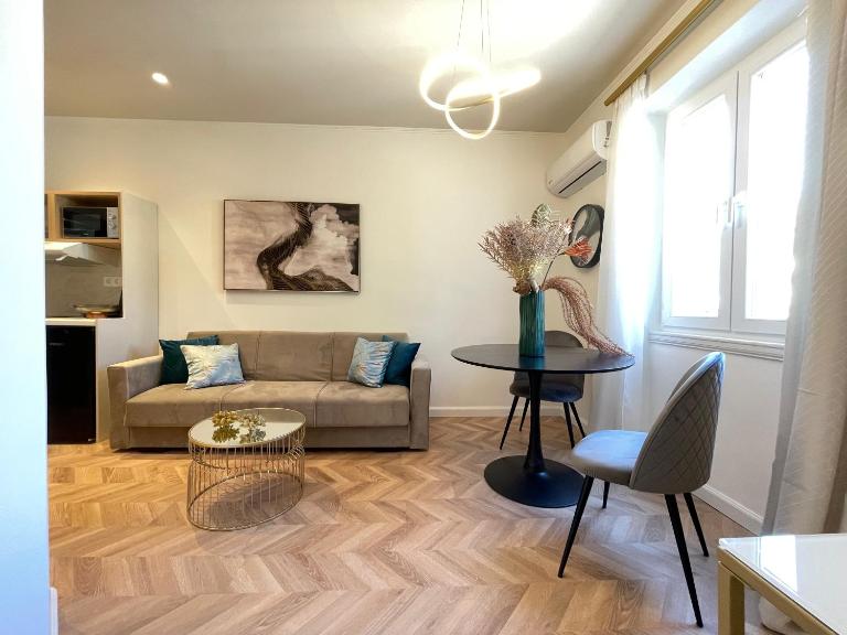 Piazza San Rocco Apartments - B&B Karyófyto