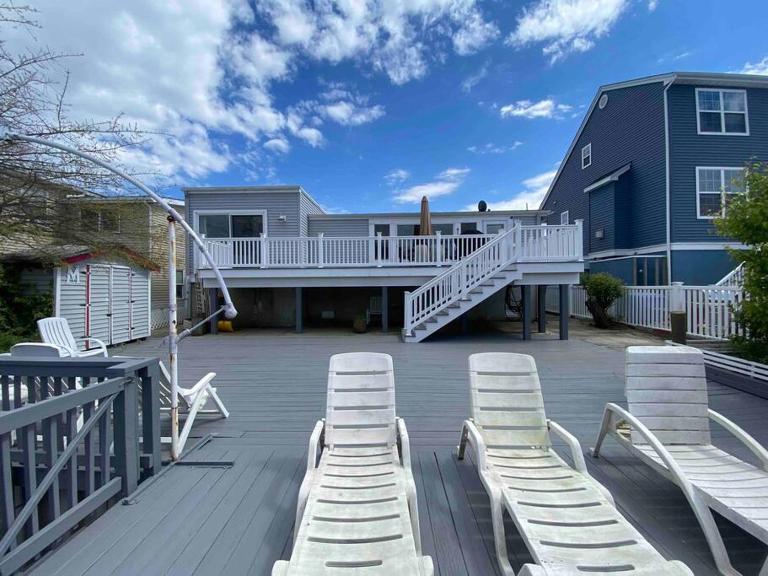 Beautiful Waterfront Ranch for 8 - B&B Beach Haven West