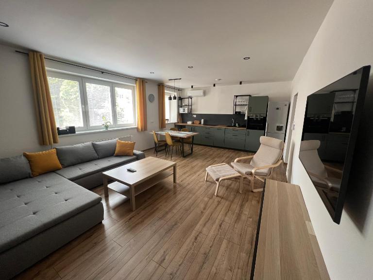 Priestranný byt s parkovaním blízko centra - B&B Trenčín