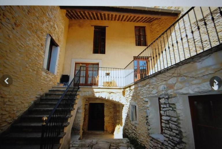 Proche Avignon Grande Maison de village au calme - B&B Saint-Laurent-des-Arbres