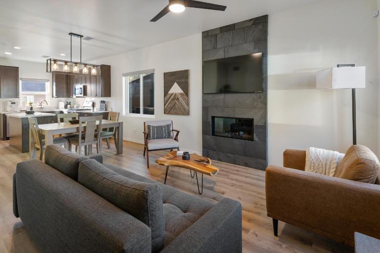 FLG Retreat - Modern Home with Mountain Views - Bed and Breakfast Flagstaff