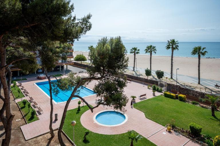 AT102 Els Pins, primera línea con piscina, vista mar - Ferienwohnung Torredembarra