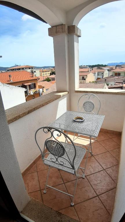 Lo sguardo sulla citta' ,Panoramic view - B&B Olbia