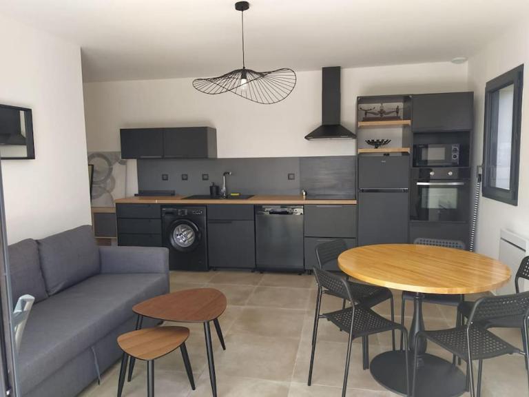 Beau logement neuf à 5 mn de la mer - B&B Ventiseri