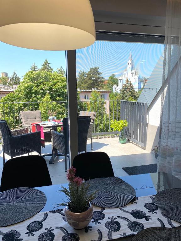 Atrium Apartman Hévíz mit Panoramaterrasse und Tiefgarage - Bed and Breakfast Hévíz