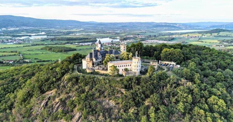 Penzion hrad Doubravka - B&B Teplice